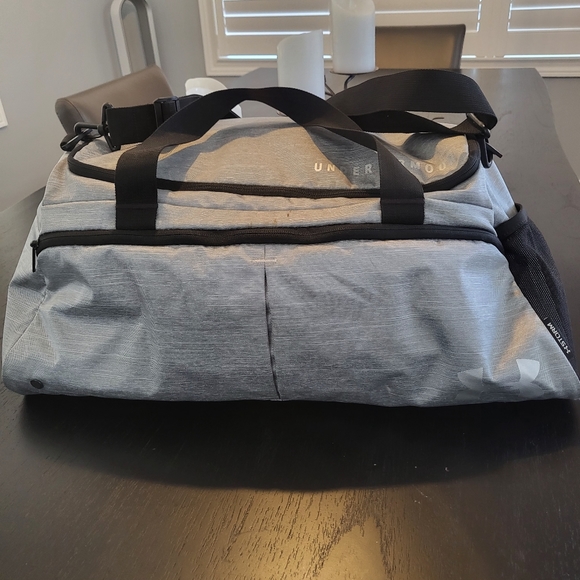 ✅✅ Under Armour Duffle Bag ✅✅ - Picture 2 of 13